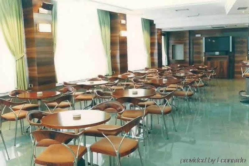 אורנסה Hotel Princess מסעדה תמונה
