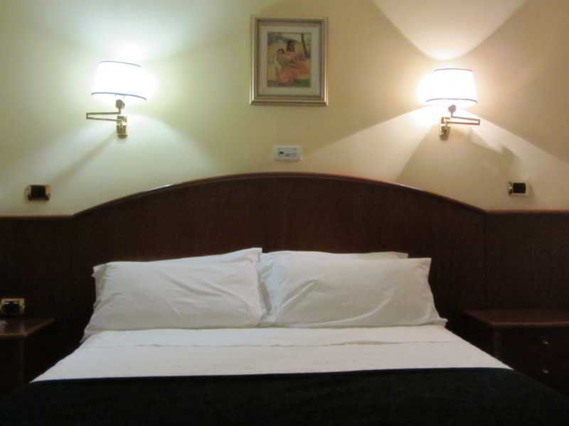 אורנסה Hotel Princess מראה חיצוני תמונה